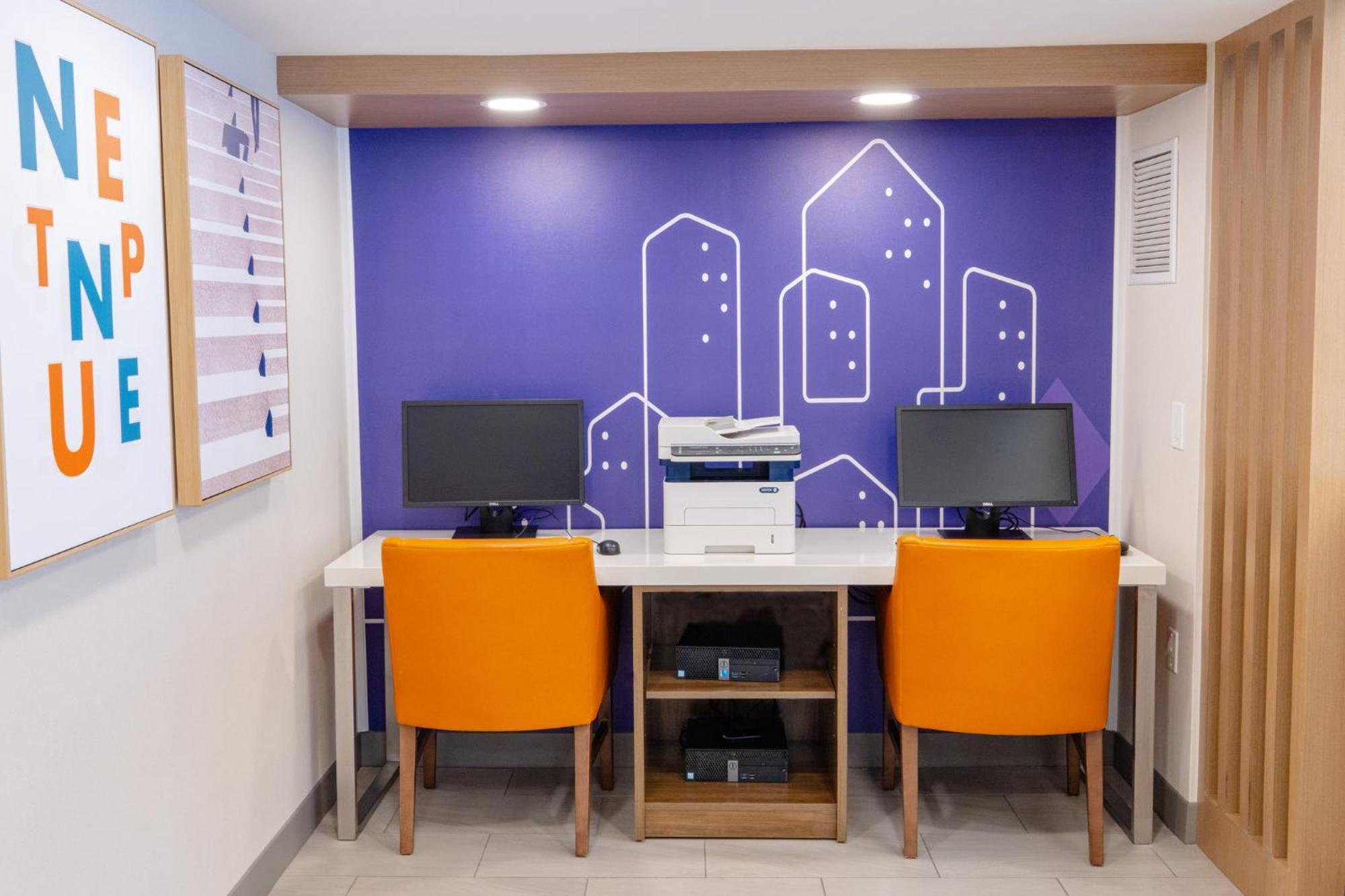 Holiday Inn Express - Neptune By Ihg Bagian luar foto