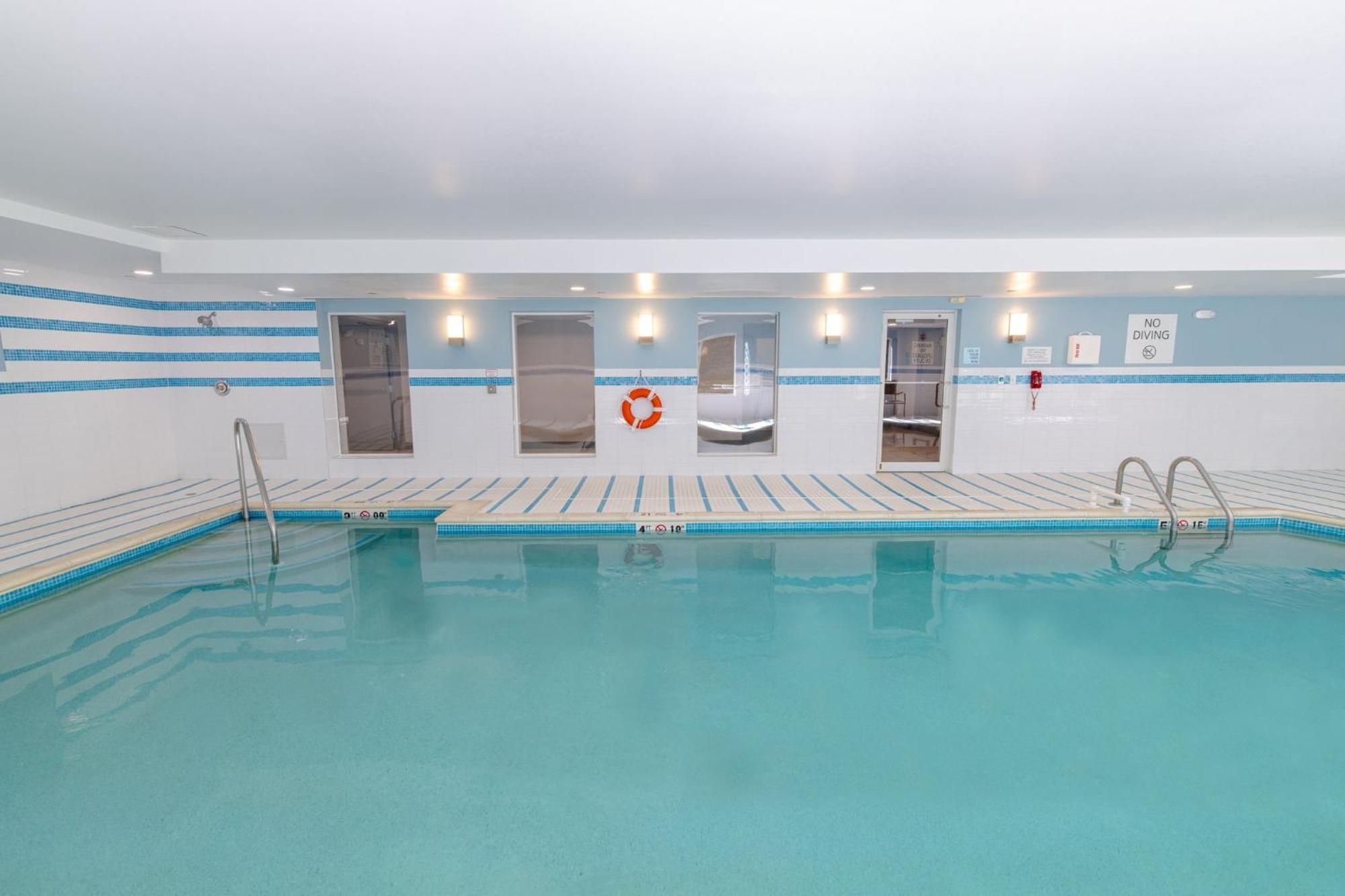Holiday Inn Express - Neptune By Ihg Bagian luar foto