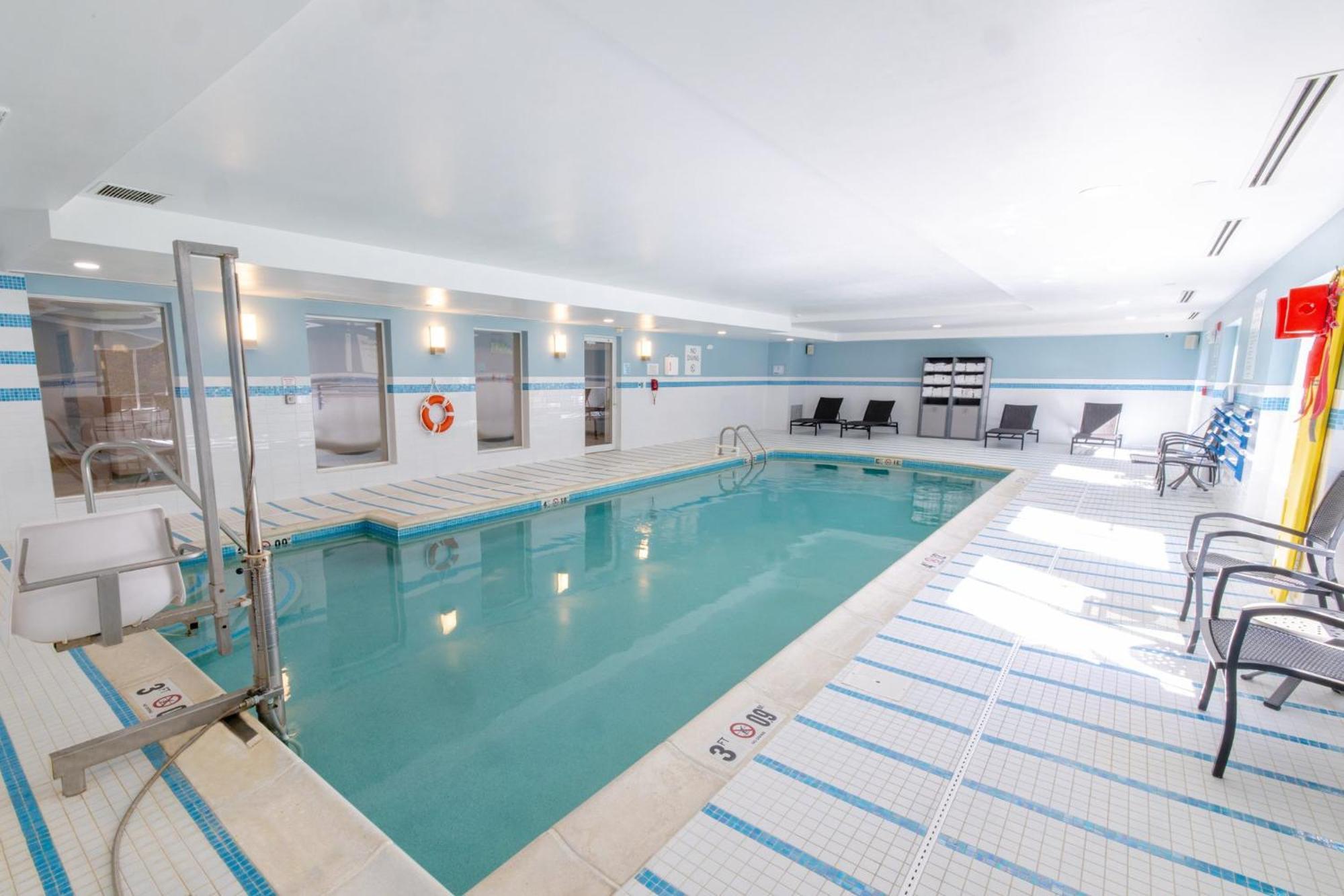 Holiday Inn Express - Neptune By Ihg Bagian luar foto