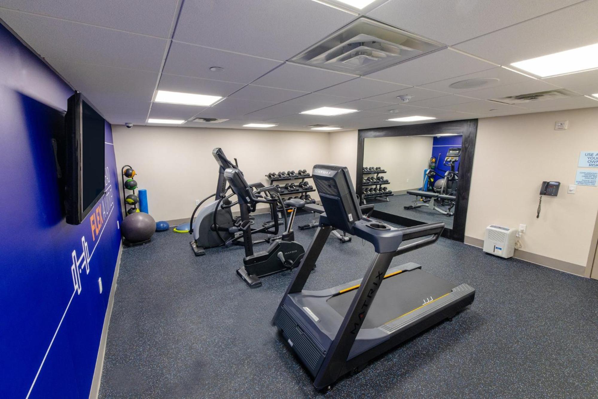 Holiday Inn Express - Neptune By Ihg Bagian luar foto