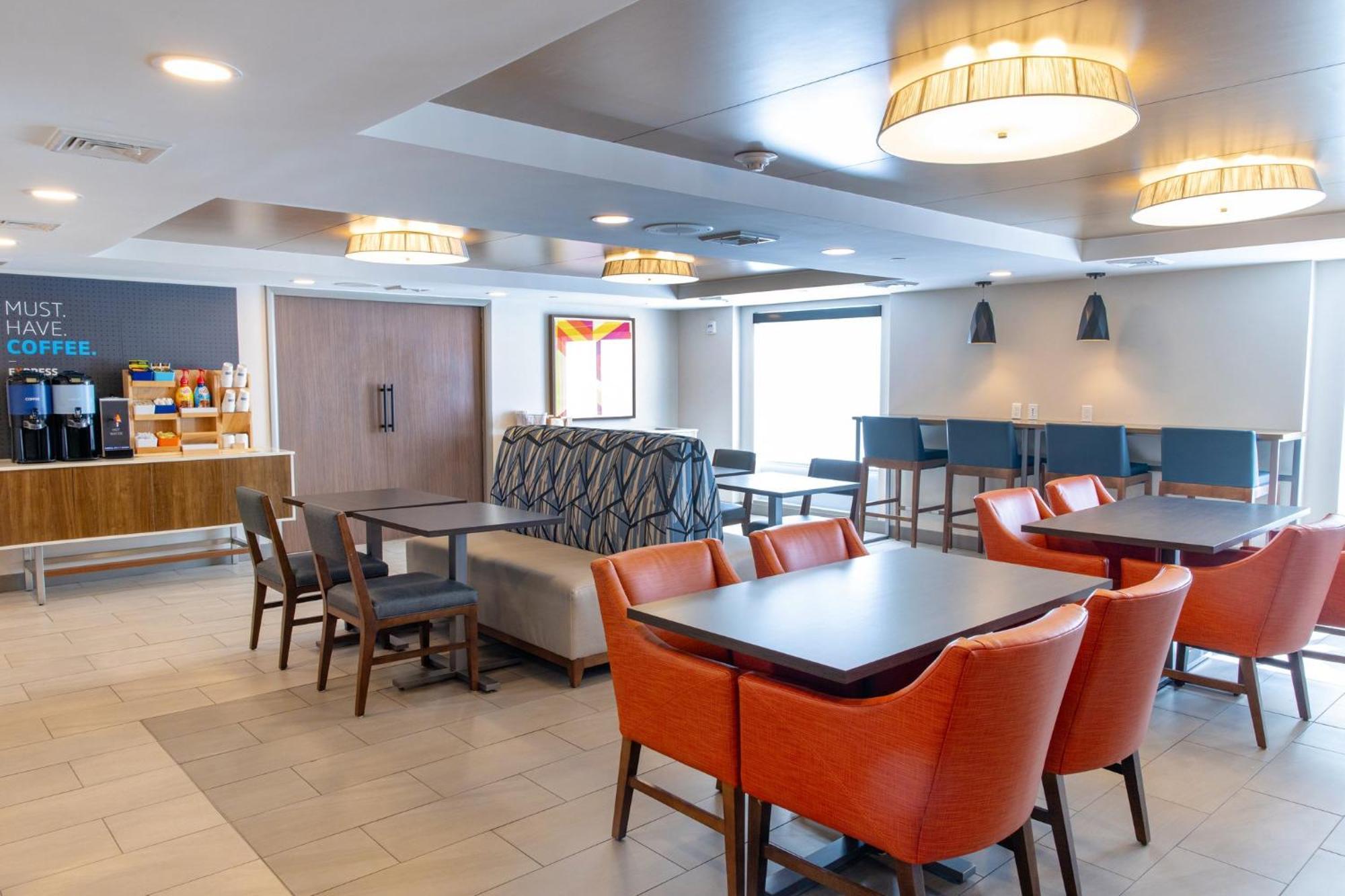 Holiday Inn Express - Neptune By Ihg Bagian luar foto