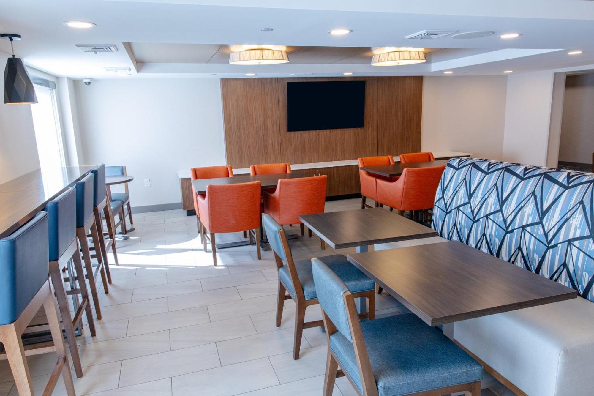 Holiday Inn Express - Neptune By Ihg Bagian luar foto