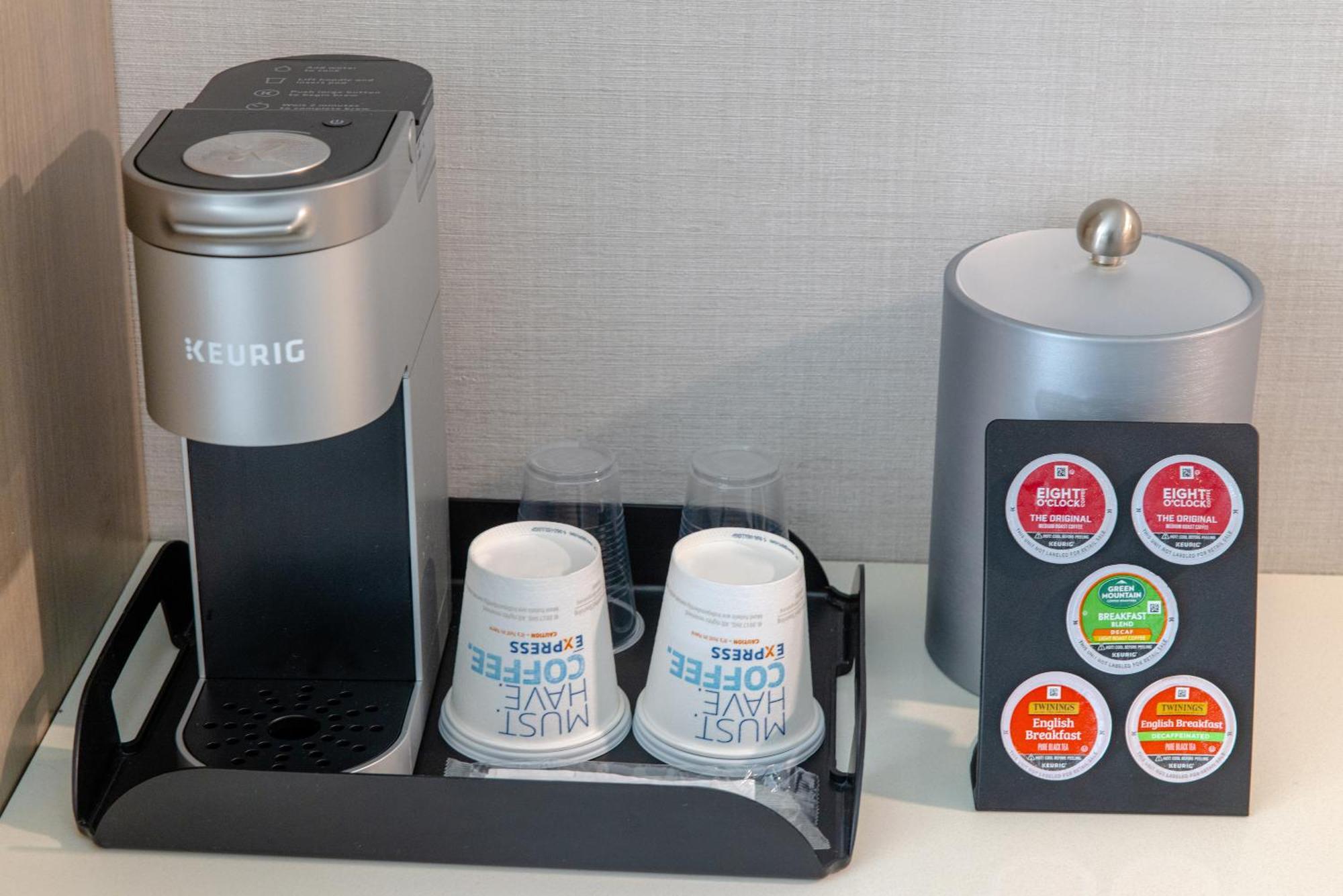 Holiday Inn Express - Neptune By Ihg Bagian luar foto