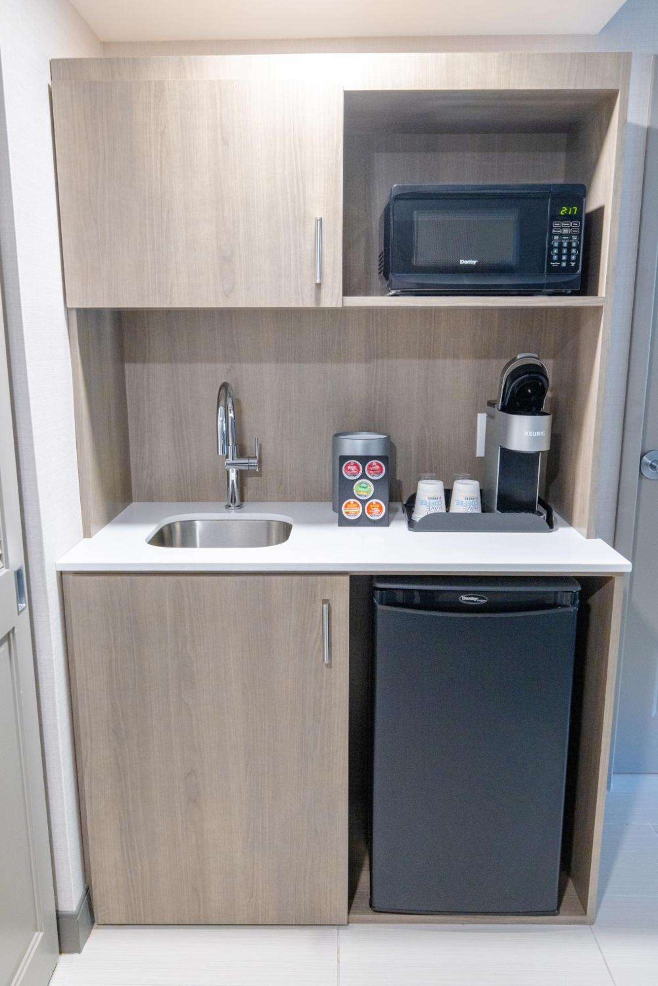 Holiday Inn Express - Neptune By Ihg Bagian luar foto