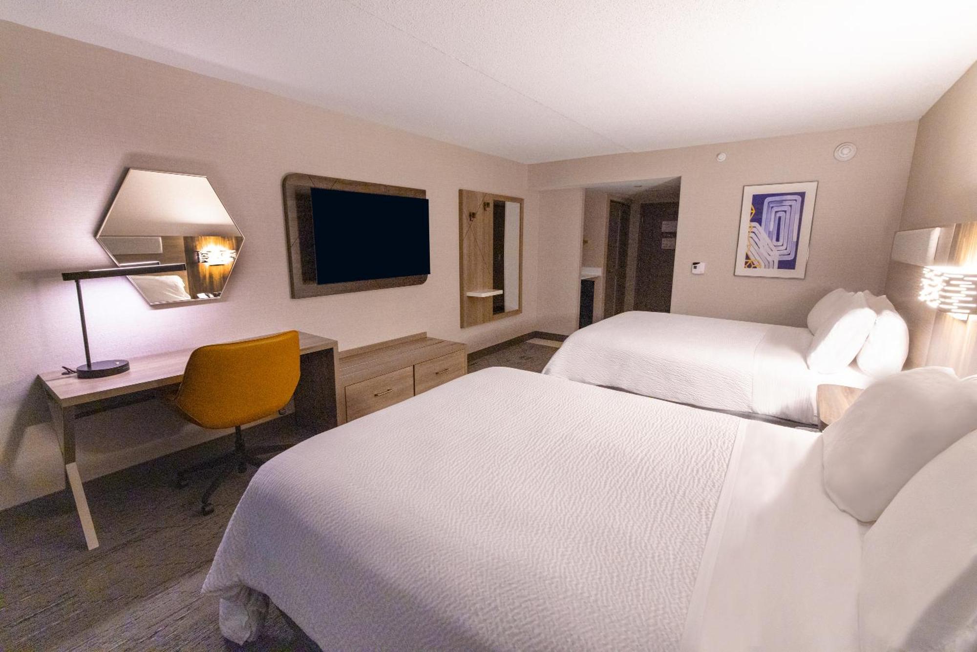 Holiday Inn Express - Neptune By Ihg Bagian luar foto