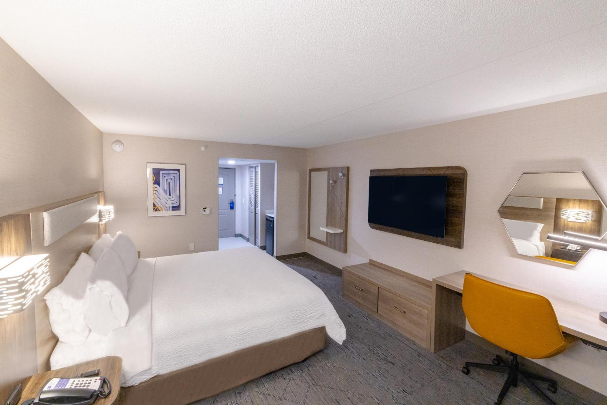 Holiday Inn Express - Neptune By Ihg Bagian luar foto