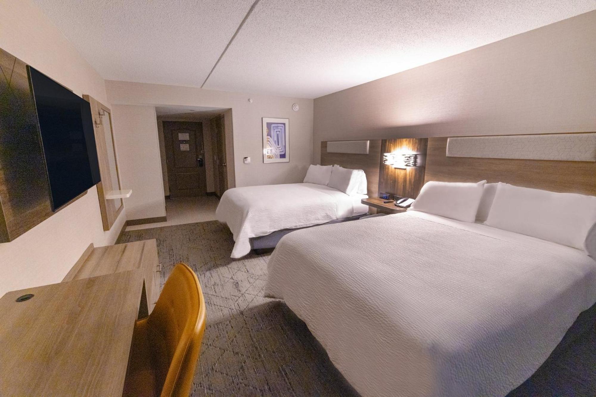 Holiday Inn Express - Neptune By Ihg Bagian luar foto