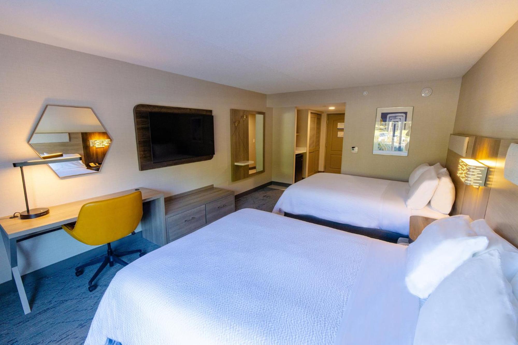 Holiday Inn Express - Neptune By Ihg Bagian luar foto