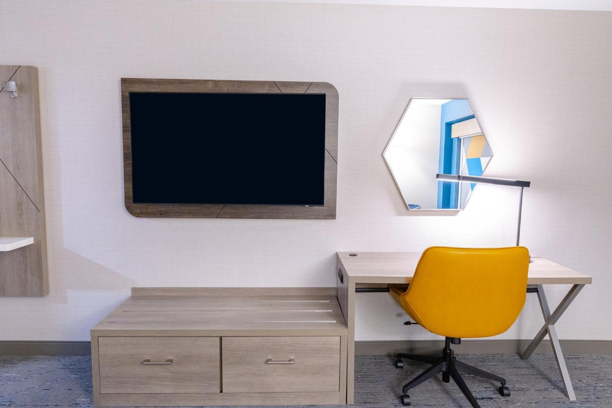 Holiday Inn Express - Neptune By Ihg Bagian luar foto