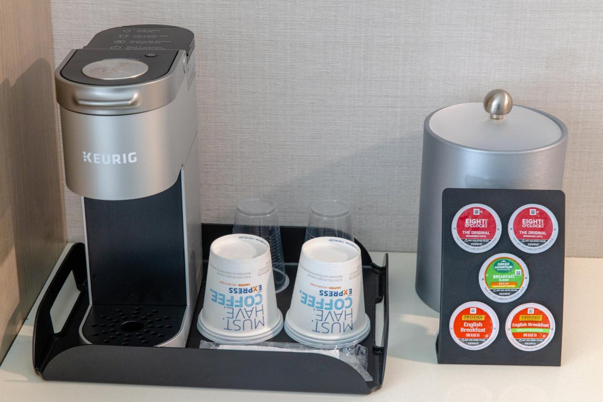 Holiday Inn Express - Neptune By Ihg Bagian luar foto