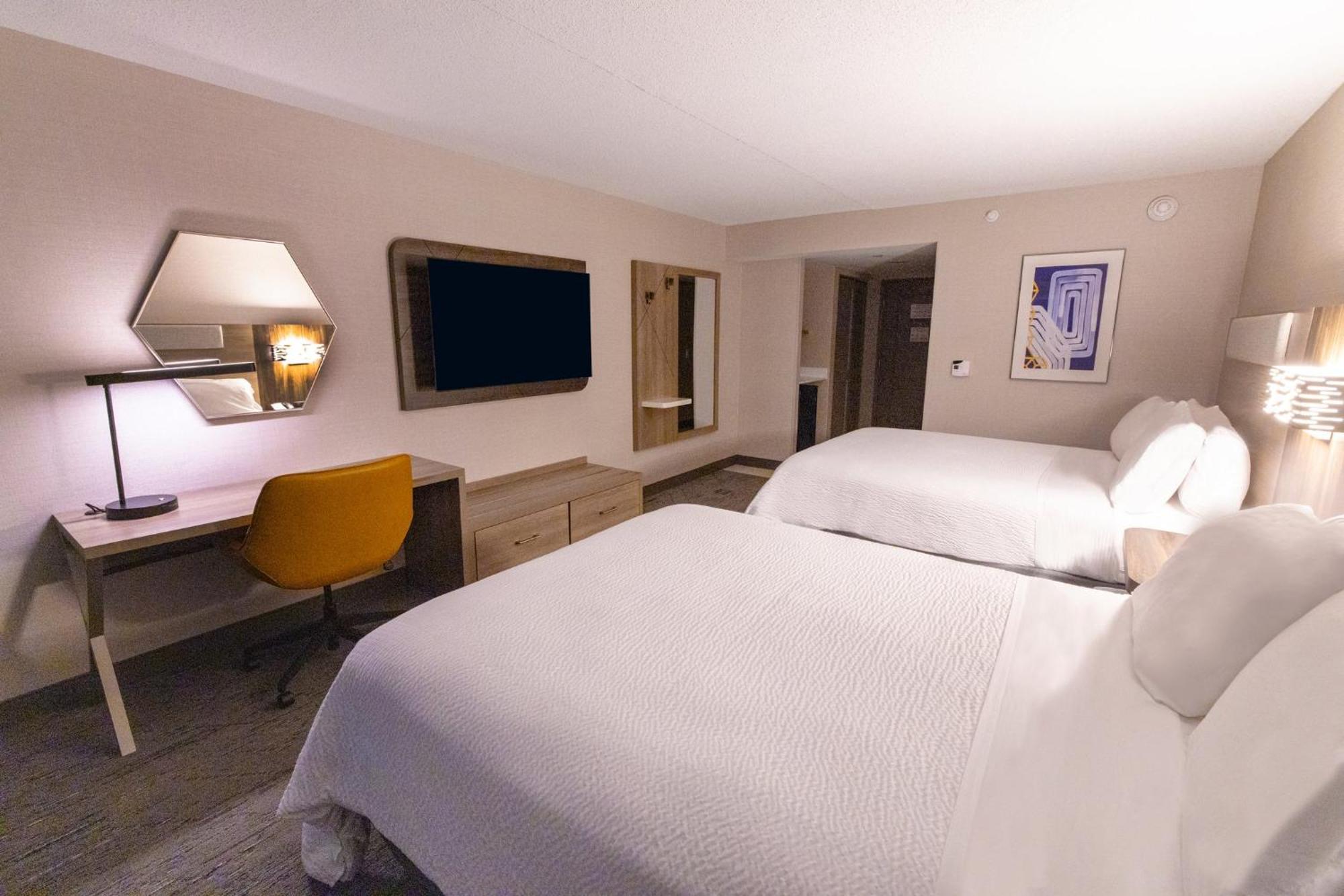 Holiday Inn Express - Neptune By Ihg Bagian luar foto