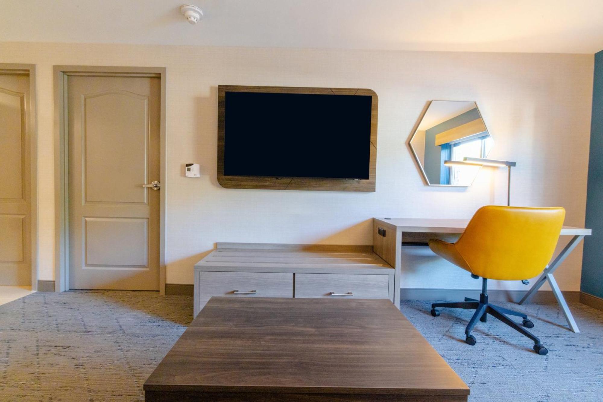 Holiday Inn Express - Neptune By Ihg Bagian luar foto
