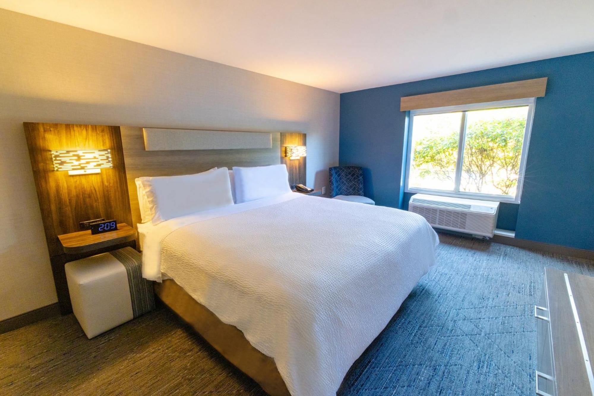 Holiday Inn Express - Neptune By Ihg Bagian luar foto