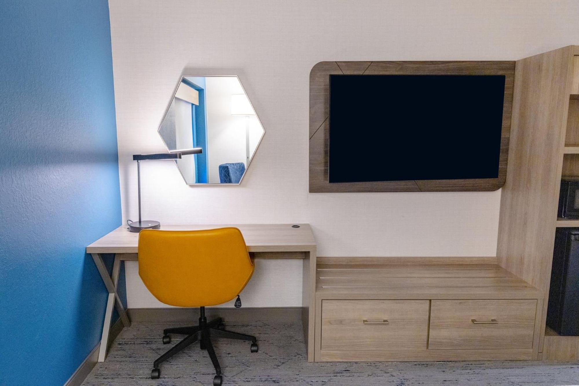 Holiday Inn Express - Neptune By Ihg Bagian luar foto