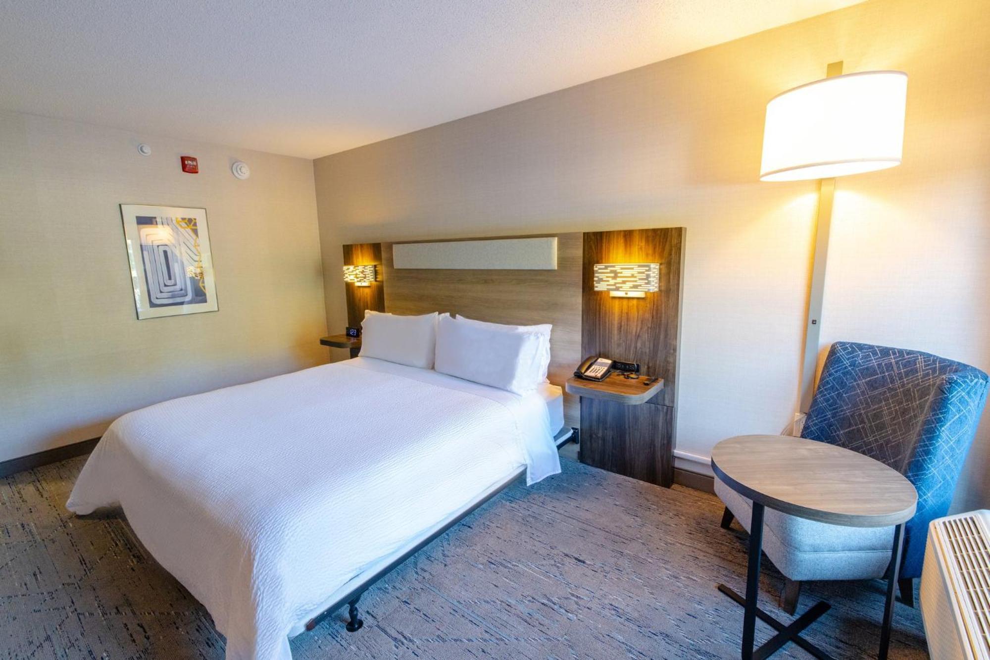 Holiday Inn Express - Neptune By Ihg Bagian luar foto